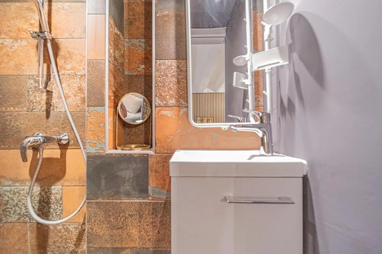 Warm And Well-Appointed Studio Foch Massena District Lyon